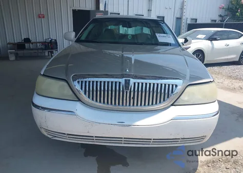 2004 Lincoln Town Car Signature z USA, uszkodzony, nr VIN 1LNHM81W24Y607979